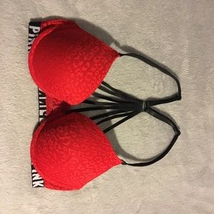 Saucy, red bra😻💃💋